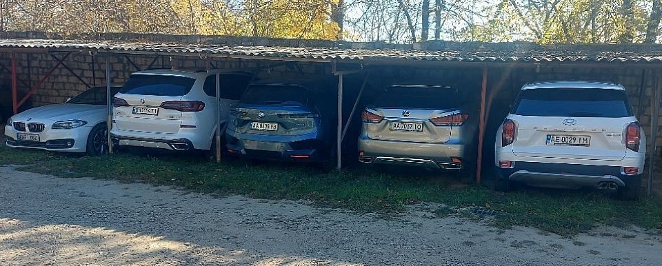 Недорогая авто-парковка возле аэропорта Кишинёва.