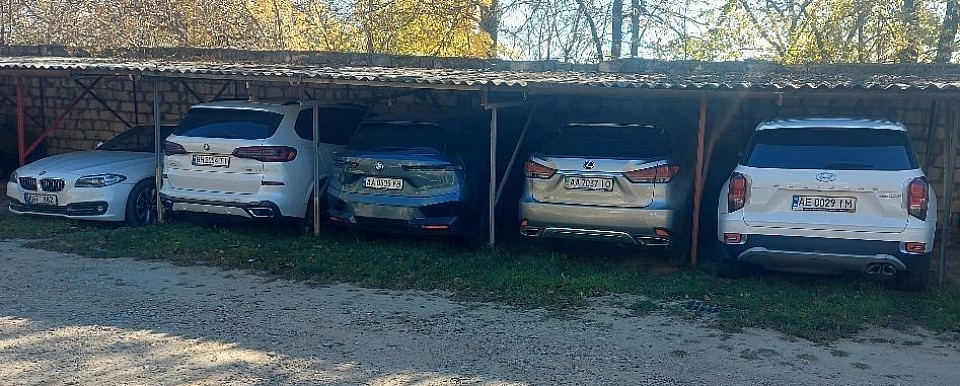 Недорогая авто-парковка возле аэропорта Кишинёва.