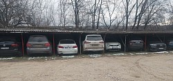Недорогая авто-парковка возле аэропорта Кишинёва.