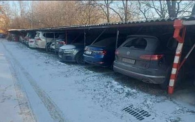 Парковка біля аеропорту Кишинів.